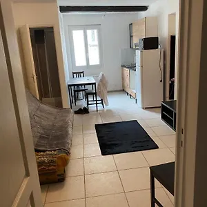 https://petit-appartement-calme-en-plein-centre-du-village-de-ribiers.fr-provencehotel.com
