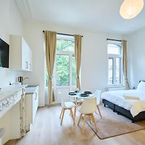 https://living-home-brussels.brusselshotelsbook.com